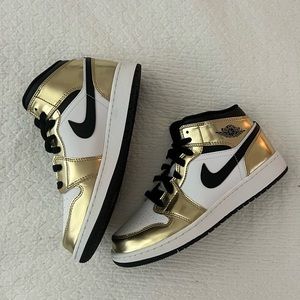 Nike Air Jordan 1 Mid 'Metallic Gold'